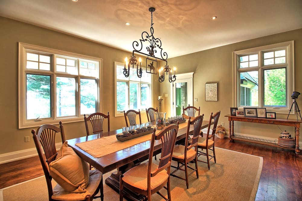Photo of Livingroom in Rosseau