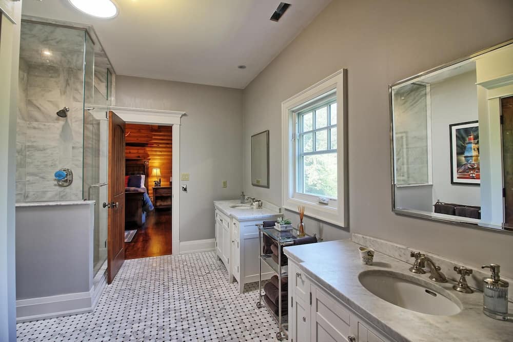 Photo of Bathroom in Rosseau