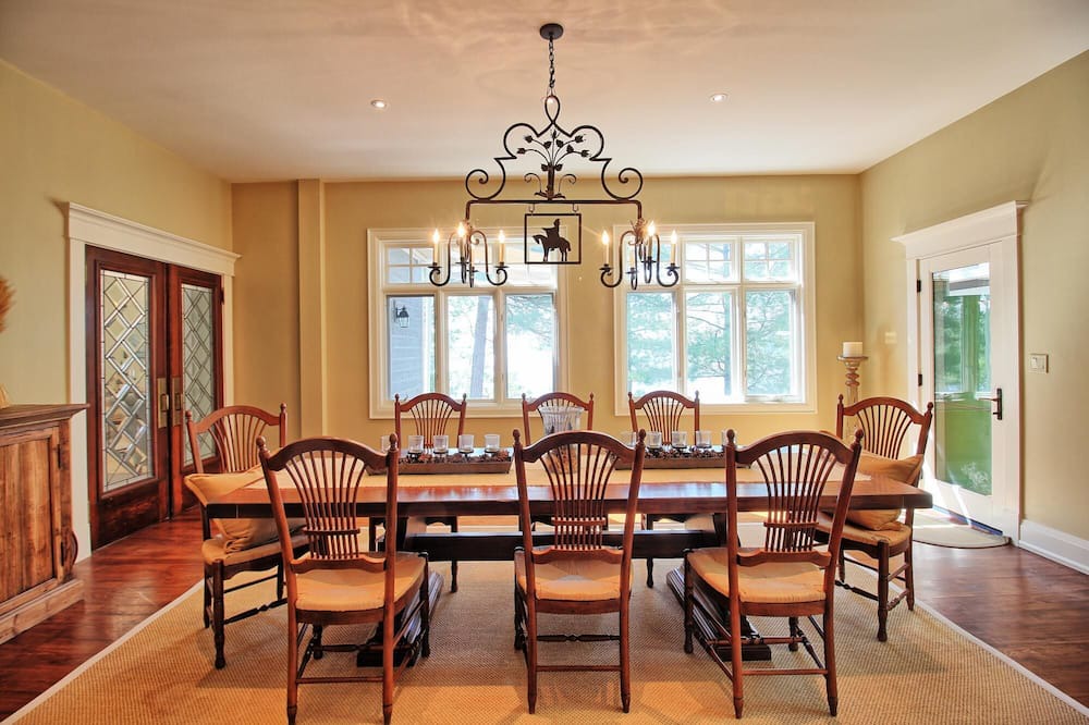 Photo of Livingroom in Rosseau
