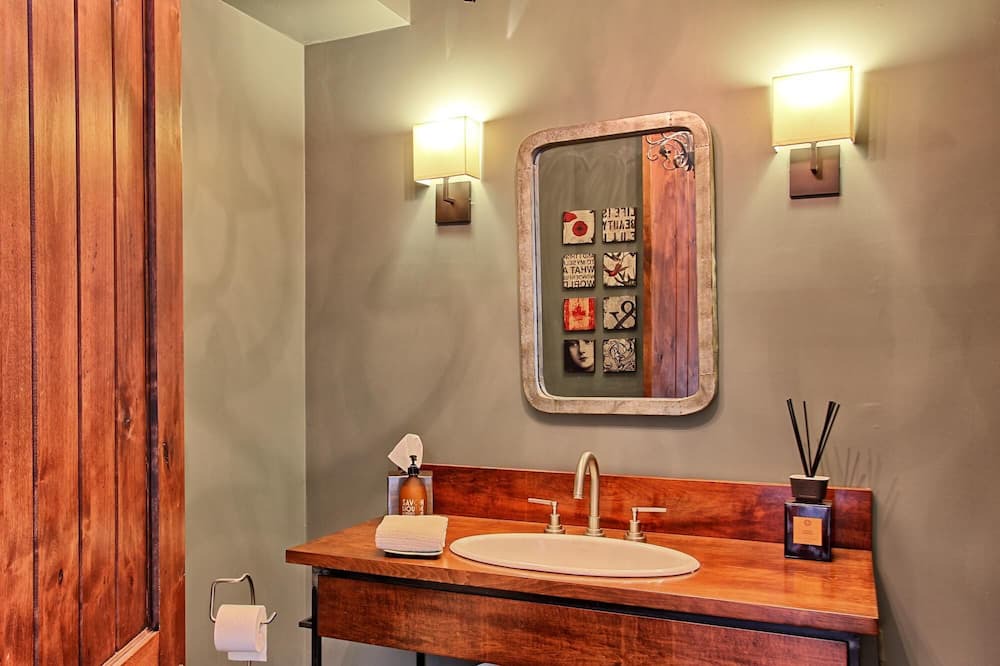 Photo of Bedroom in Rosseau