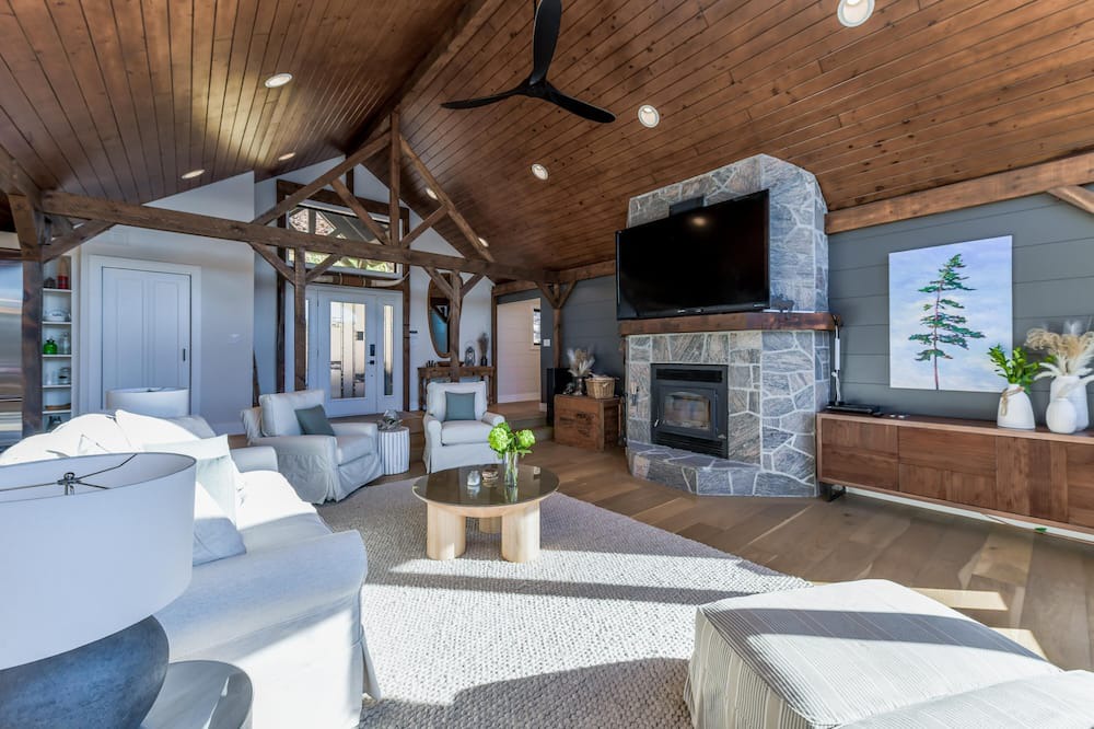 Photo of Livingroom in Rosseau