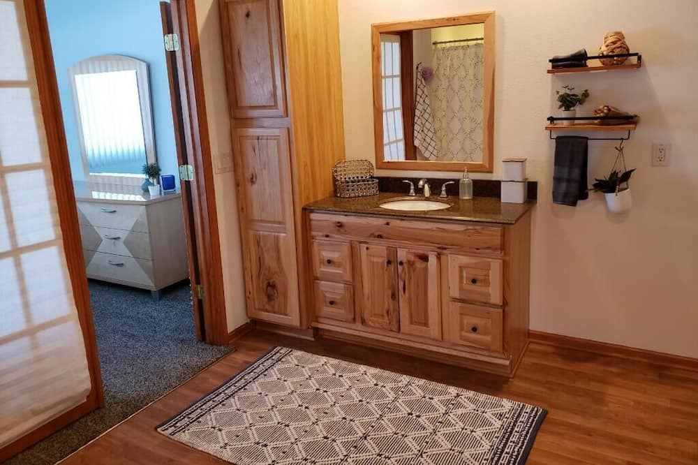 Photo of Bathroom in Elysian