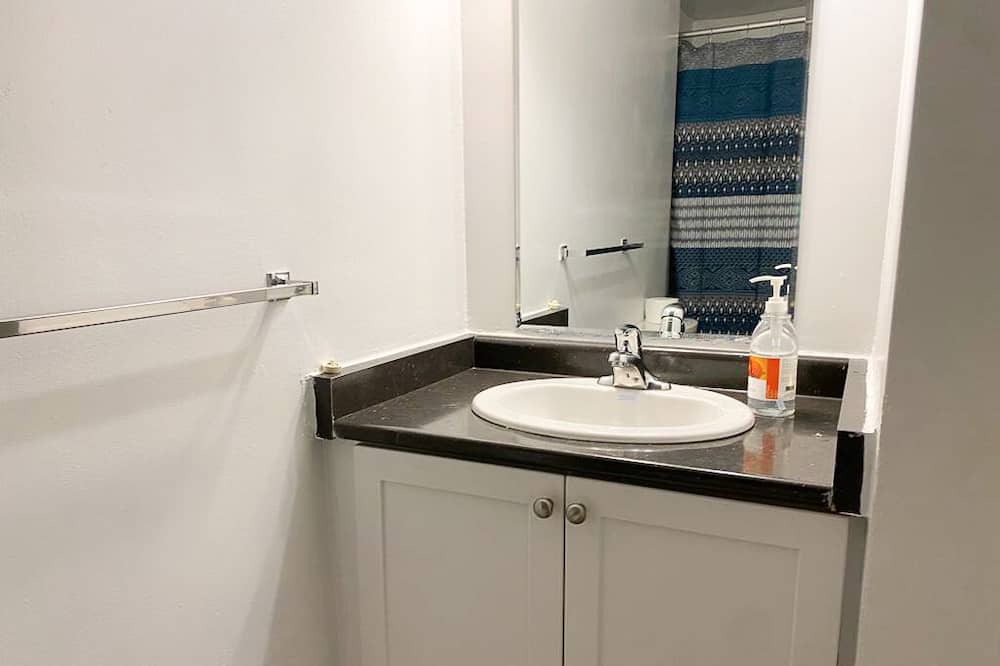 Photo of Bathroom in Flemingdon Park