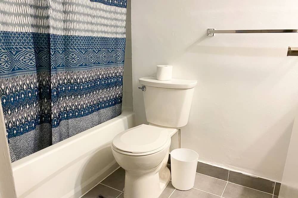 Photo of Bathroom in Flemingdon Park