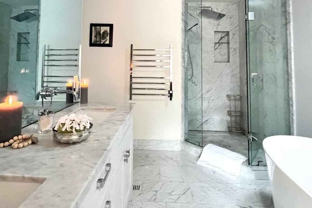 Photo of Bathroom in Forest Hill South