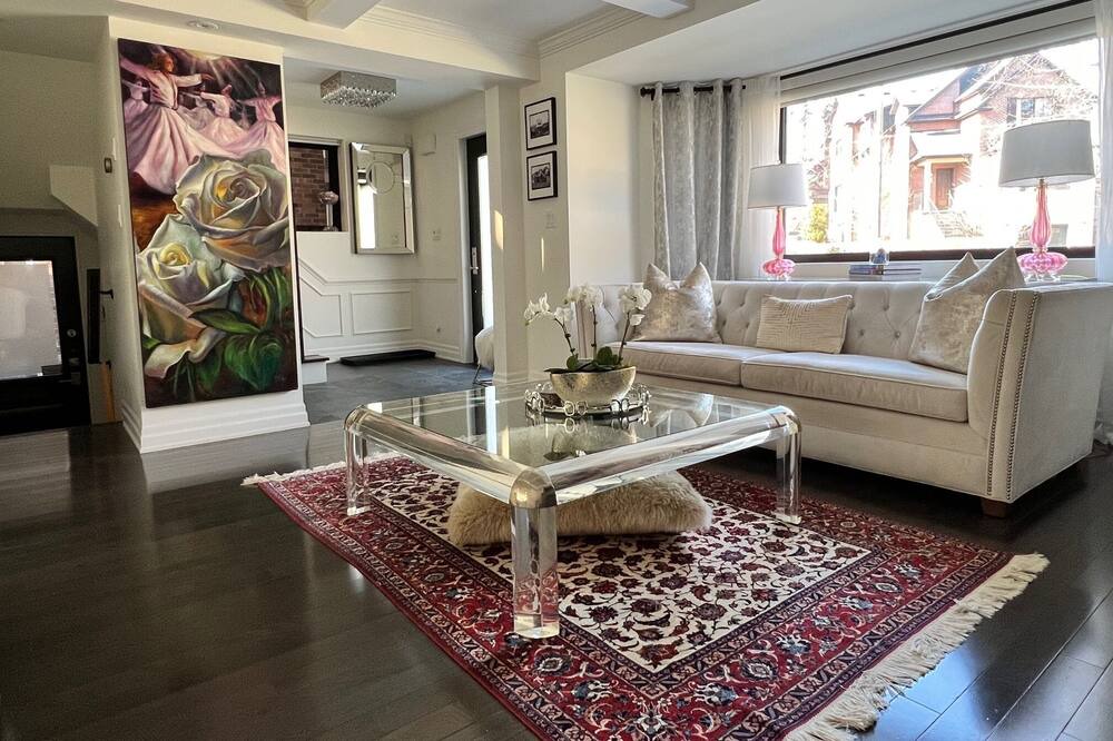 Photo of Livingroom in Forest Hill South