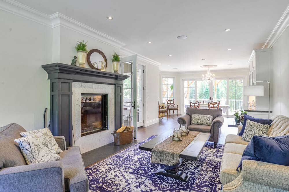 Photo of Livingroom in Rosseau