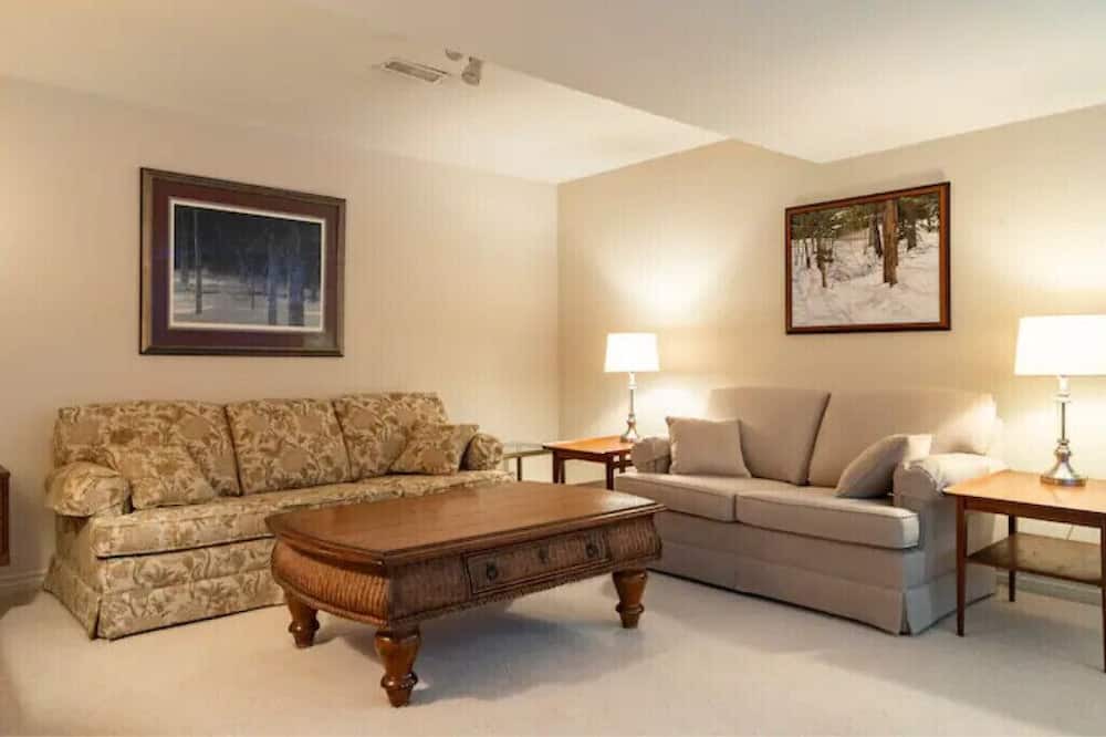 Photo of Livingroom in Pelham
