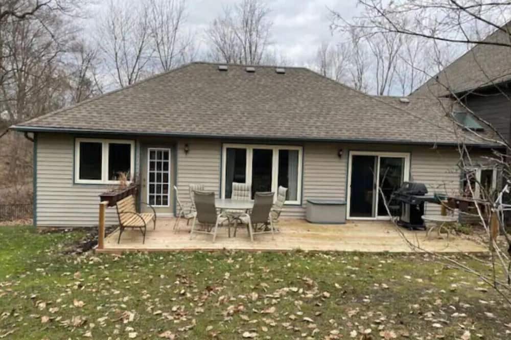 Photo of Outdoor in Pelham