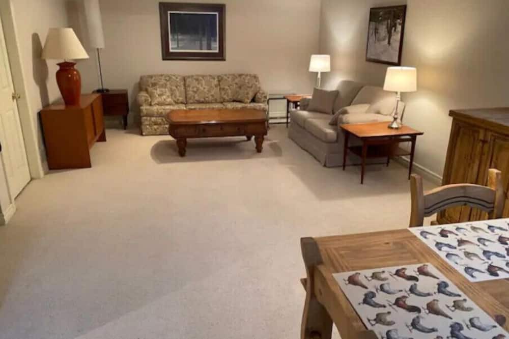 Photo of Livingroom in Pelham
