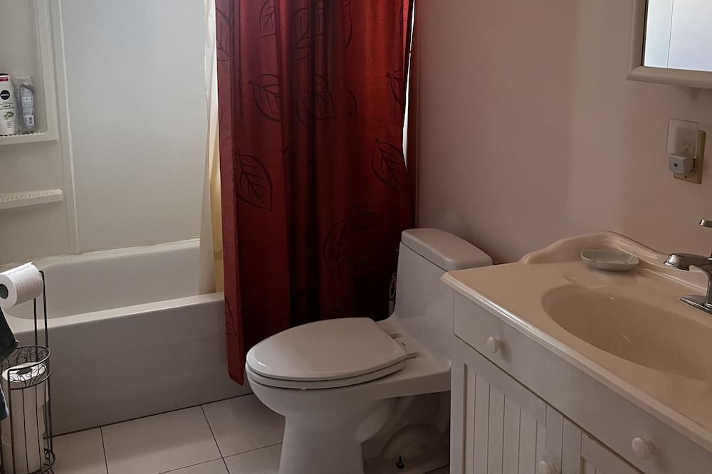 Photo of Bathroom in Arden