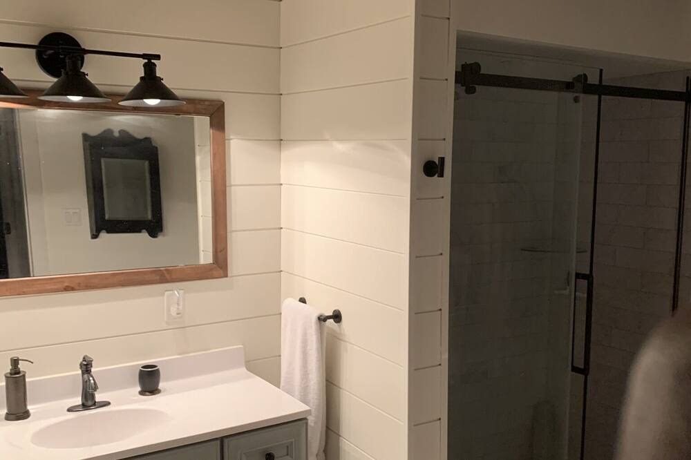 Photo of Bathroom in Dysart et al
