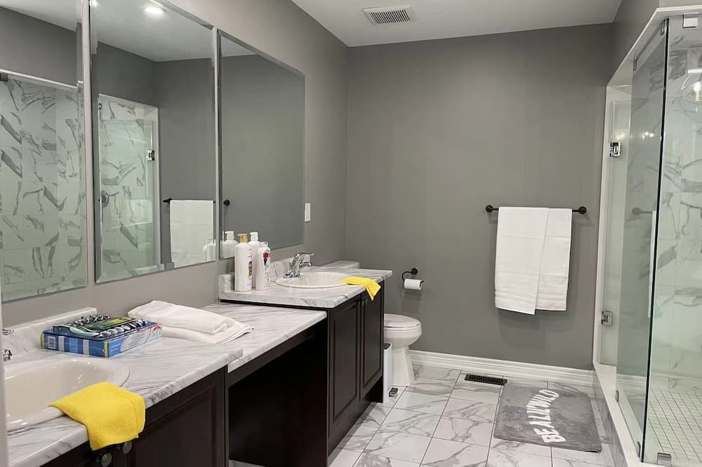 Photo of Bathroom in York Regional Municipality