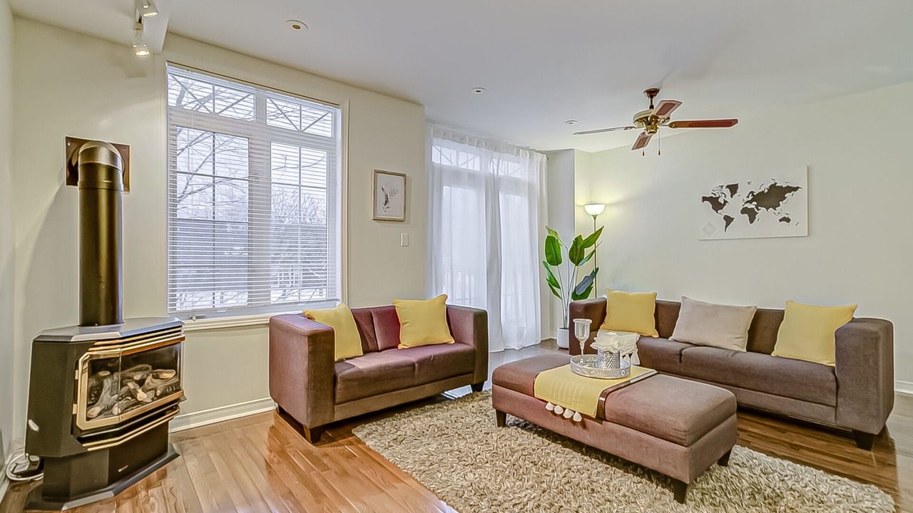 Photo of Livingroom in O'Connor - Parkview