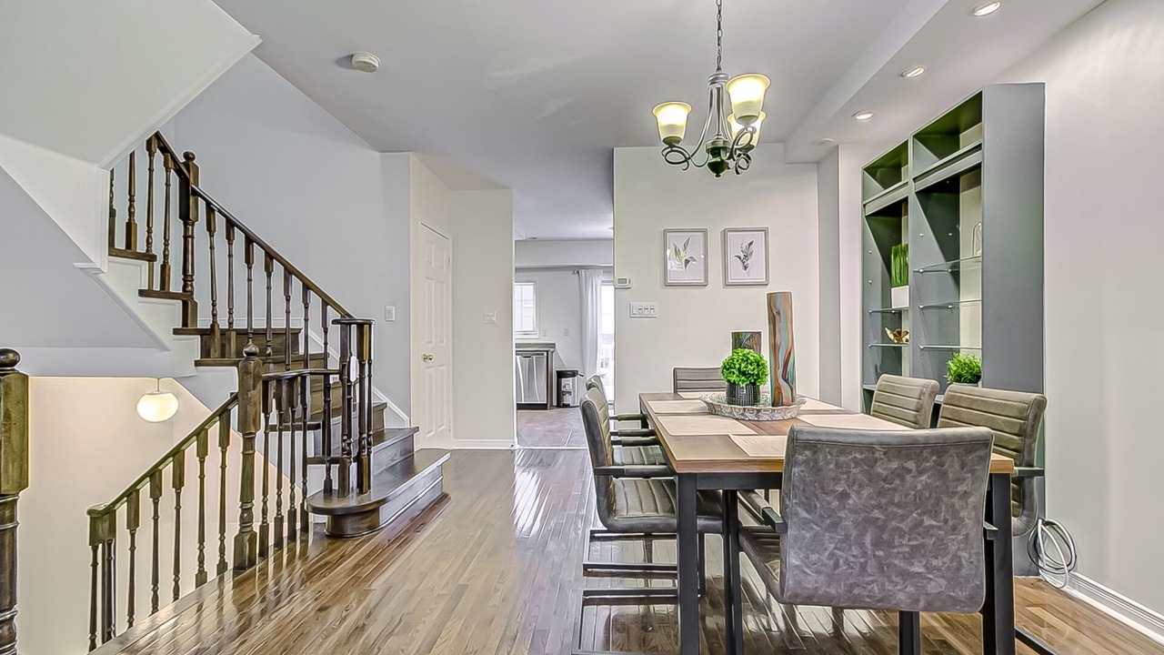 Photo of Livingroom in O'Connor - Parkview