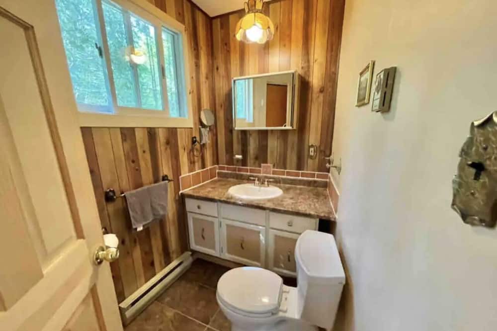 Photo of Bathroom in Arden