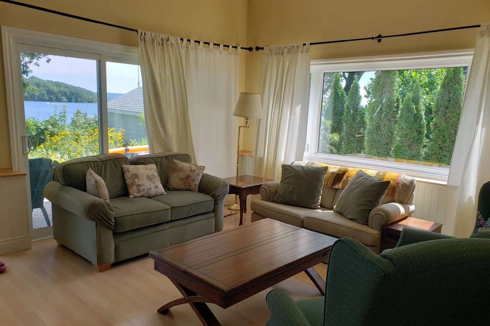 Photo of Livingroom in Otonabee-South Monaghan