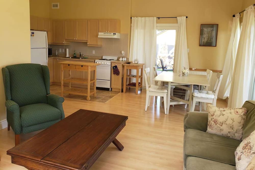 Photo of Livingroom in Otonabee-South Monaghan