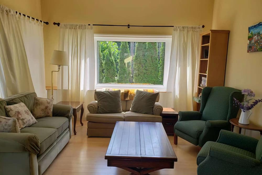 Photo of Livingroom in Otonabee-South Monaghan
