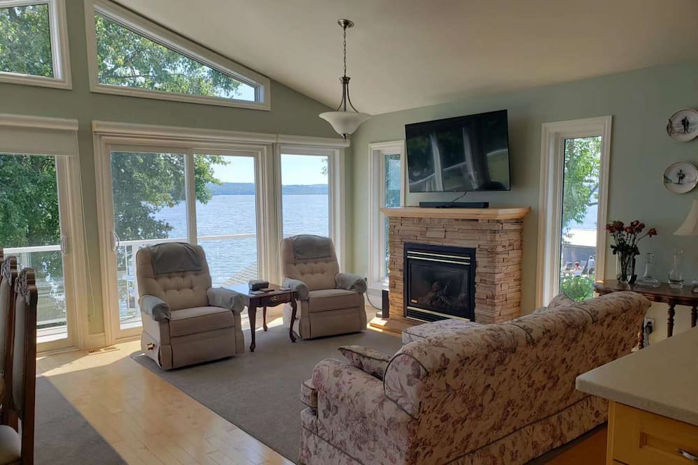 Photo of Livingroom in Otonabee-South Monaghan