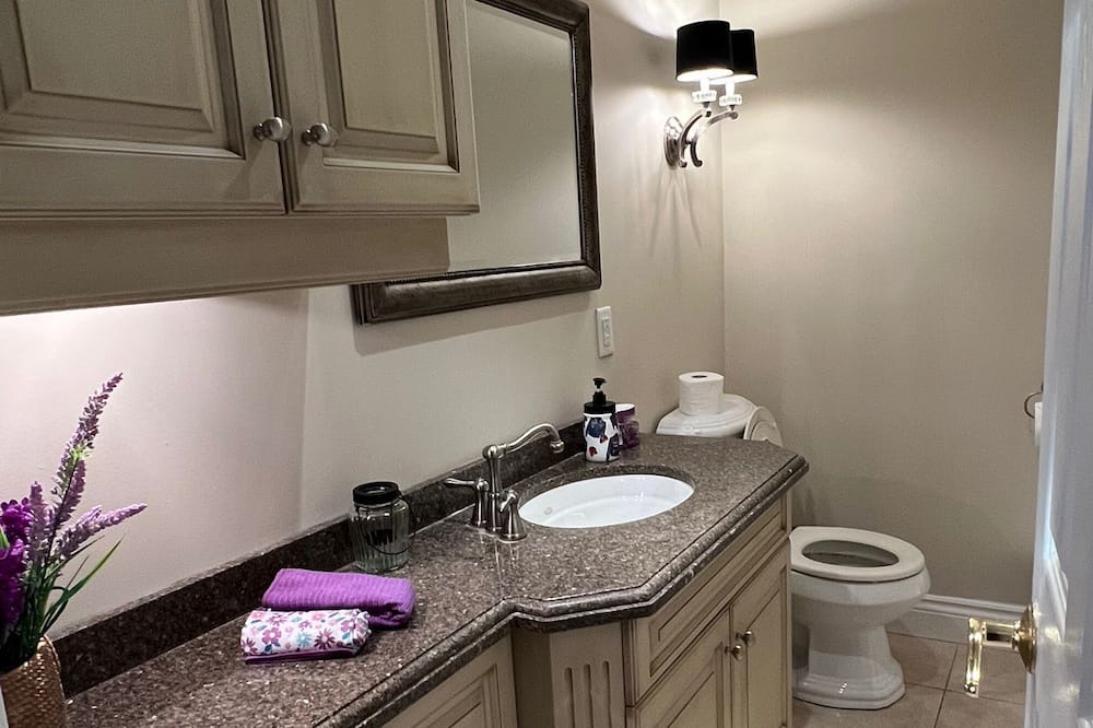 Photo of Bathroom in York Regional Municipality