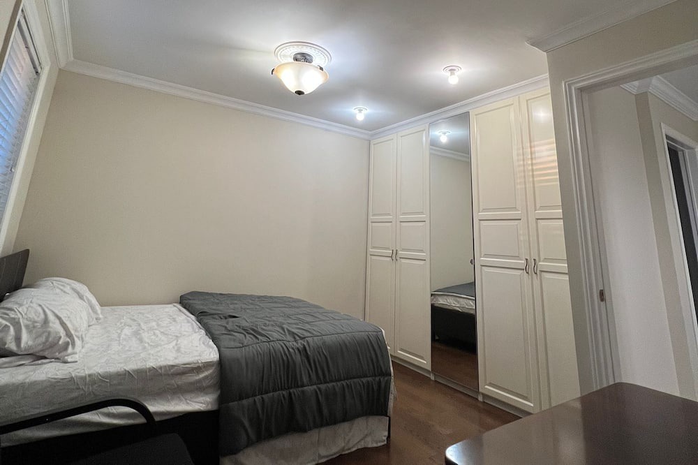 Photo of Bedroom in York Regional Municipality