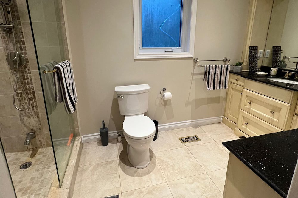 Photo of Bathroom in York Regional Municipality