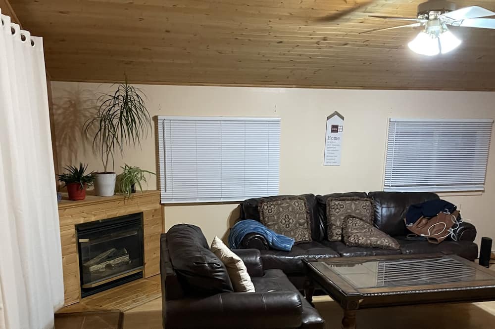 Photo of Livingroom in Courtice