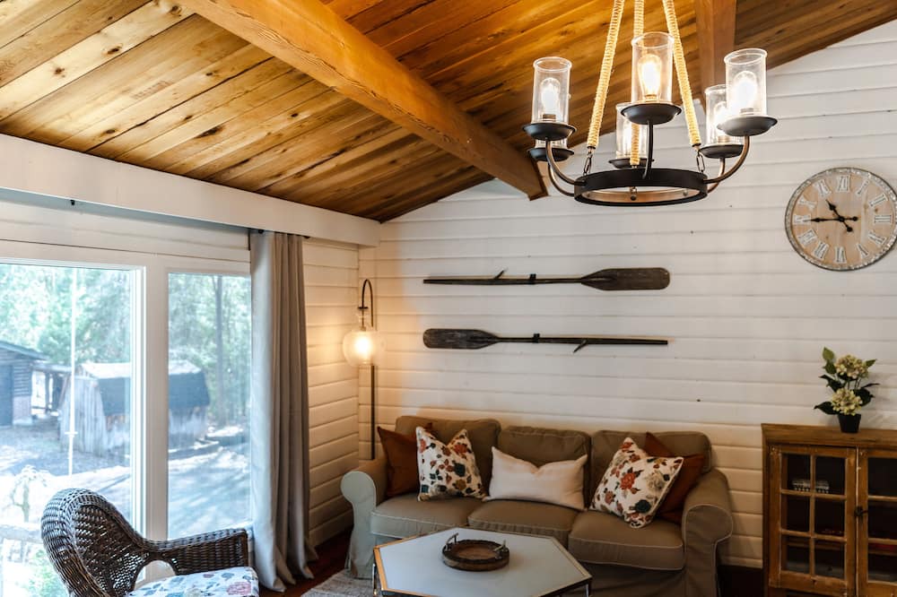 Photo of Livingroom in Ramara