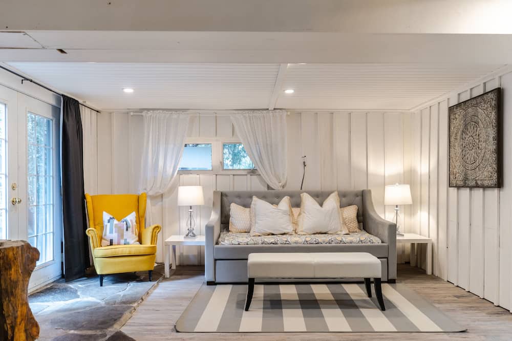 Photo of Livingroom in Ramara