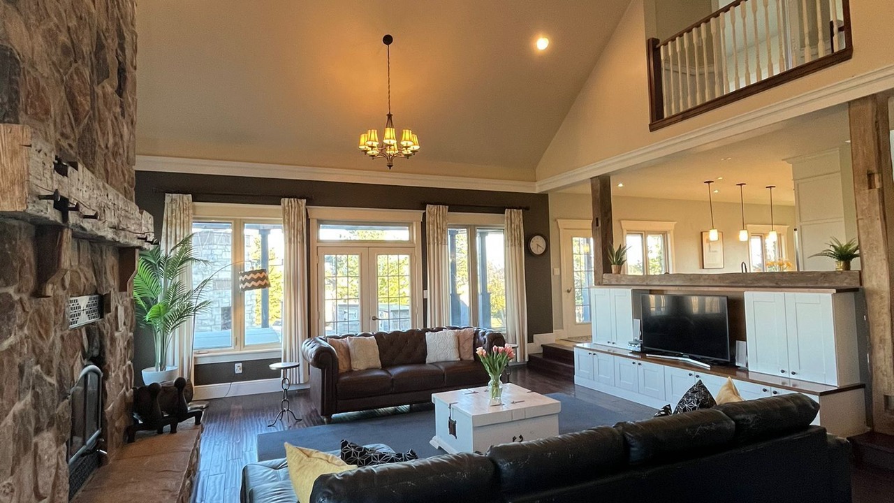Photo of Livingroom in Caledon