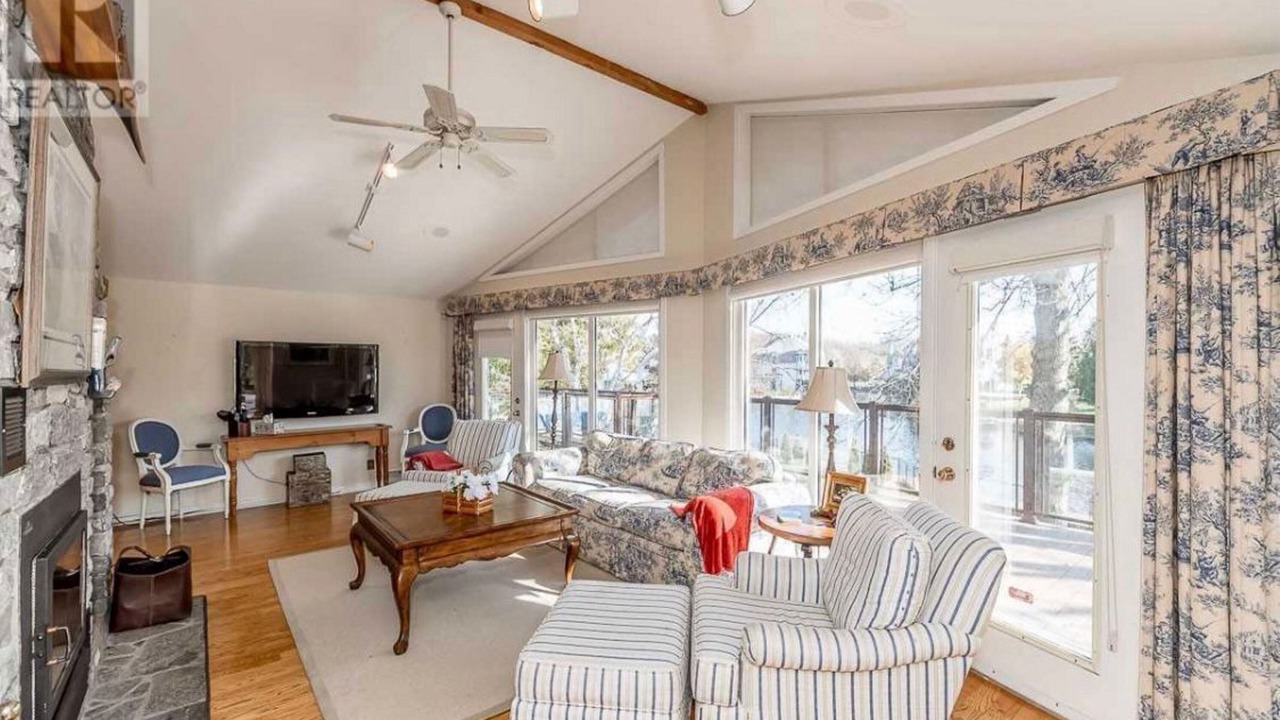 Photo of Livingroom in Lagoon City