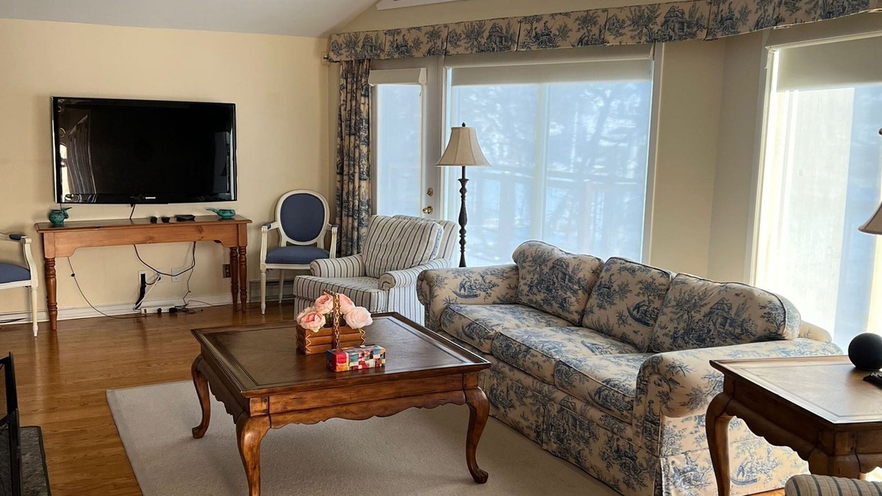 Photo of Livingroom in Lagoon City