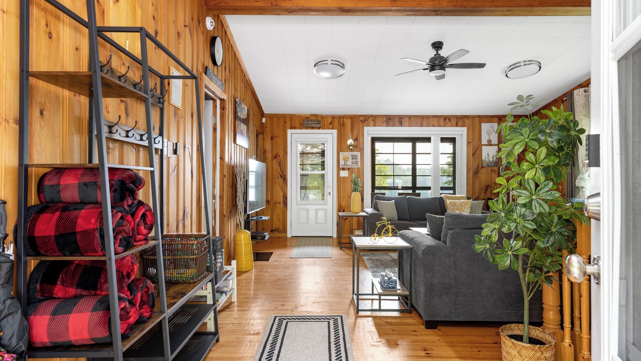 Photo of Livingroom in Bracebridge
