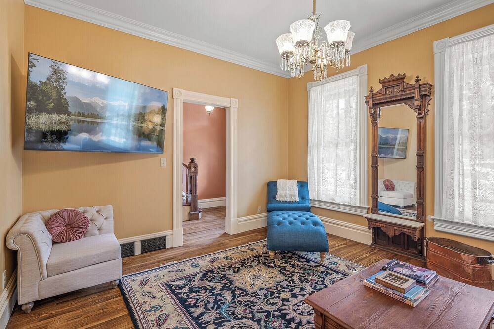 Photo of Livingroom in West Seventh