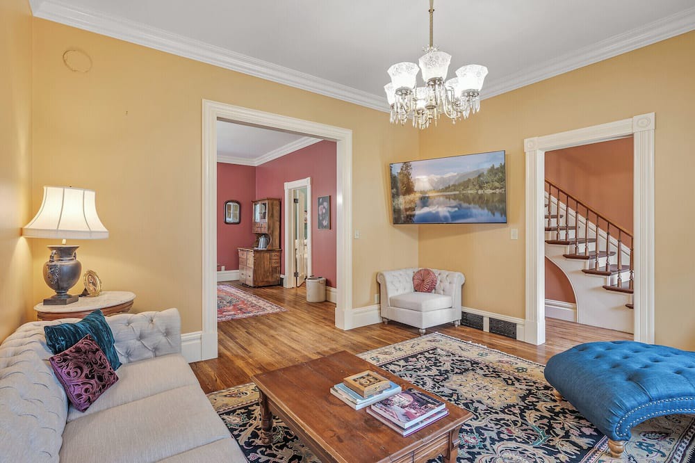 Photo of Livingroom in West Seventh