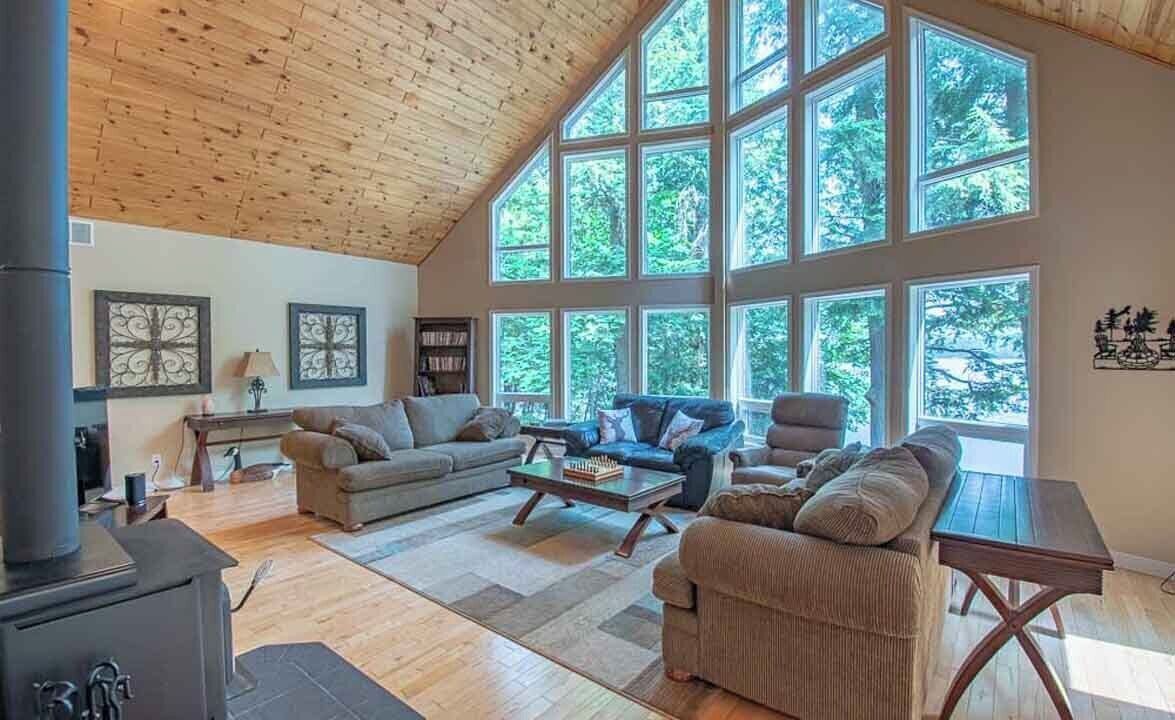 Photo of Livingroom in Magnetawan