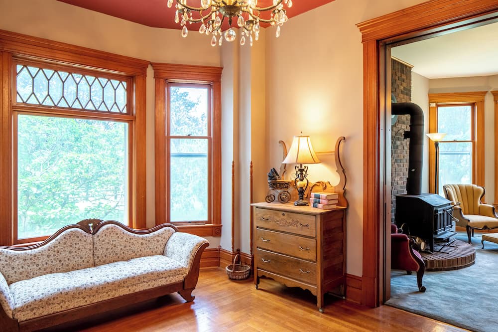 Photo of Livingroom in Lakeshore