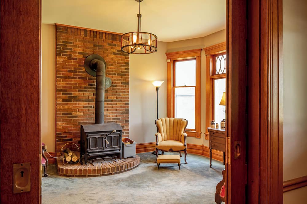 Photo of Livingroom in Lakeshore