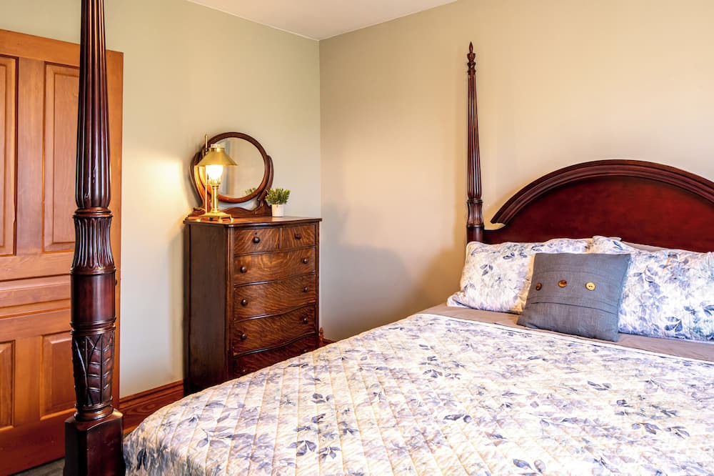 Photo of Bedroom in Lakeshore