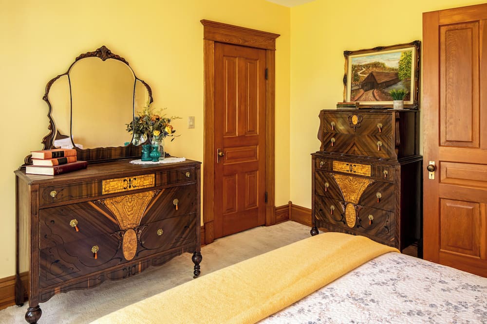 Photo of Bedroom in Lakeshore