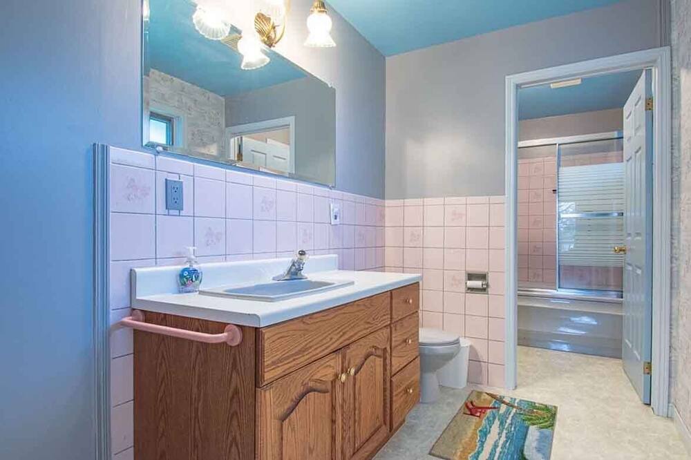 Photo of Bathroom in Addington Highlands