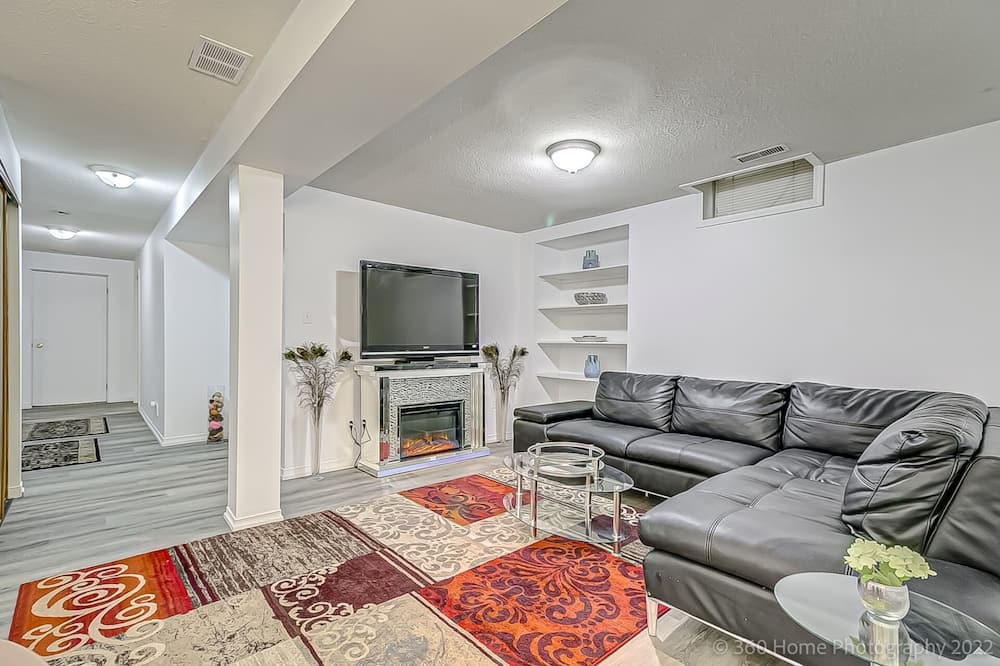 Photo of Livingroom in East Credit