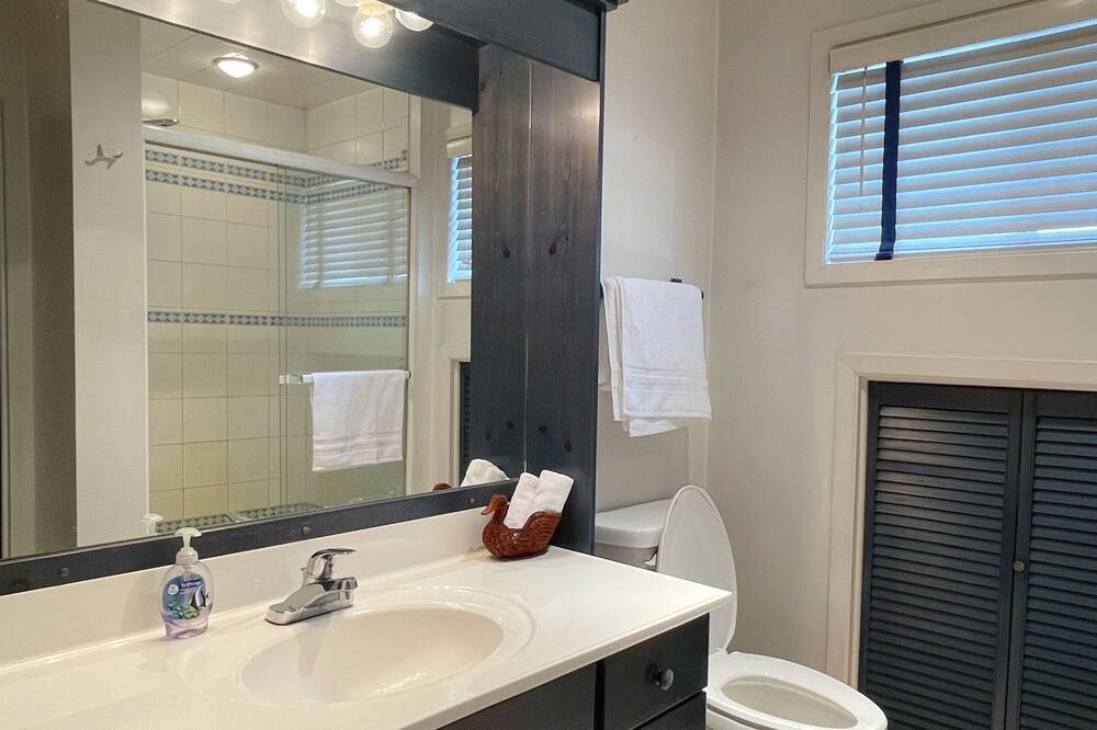 Photo of Bathroom in Wainfleet