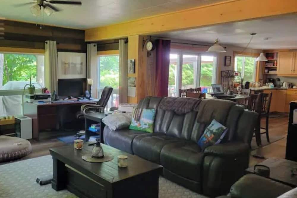 Photo of Livingroom in Kirkfield