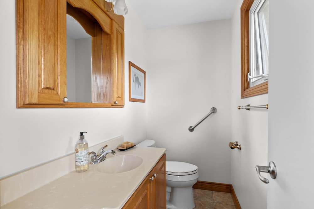 Photo of Bathroom in Clarkson-Lorne Park