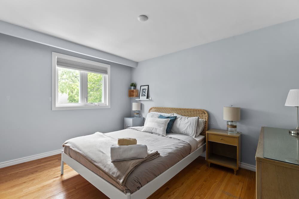 Photo of Bedroom in Clarkson-Lorne Park