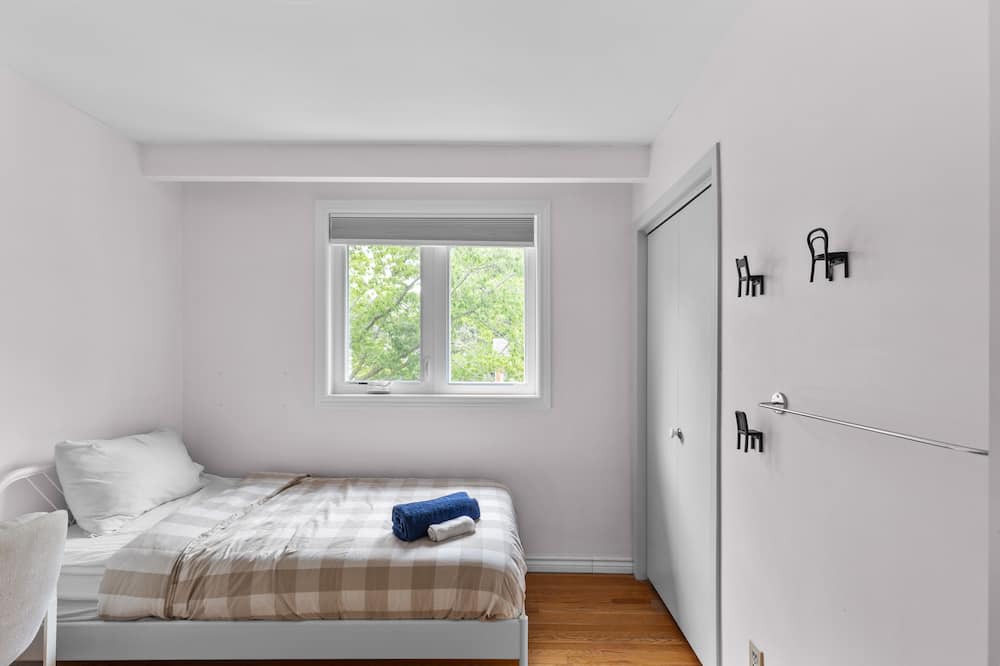 Photo of Bedroom in Clarkson-Lorne Park