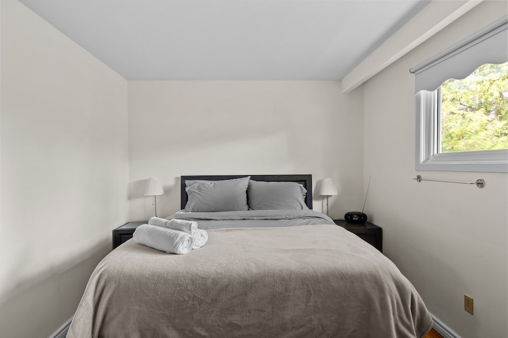 Photo of Bedroom in Clarkson-Lorne Park