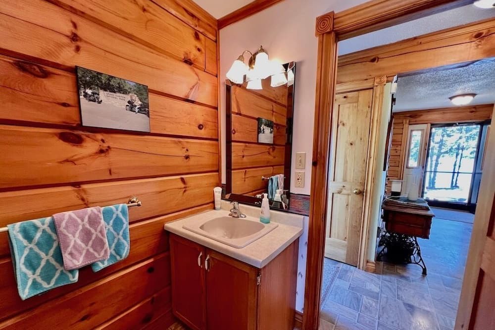 Photo of Bathroom in Catchacoma